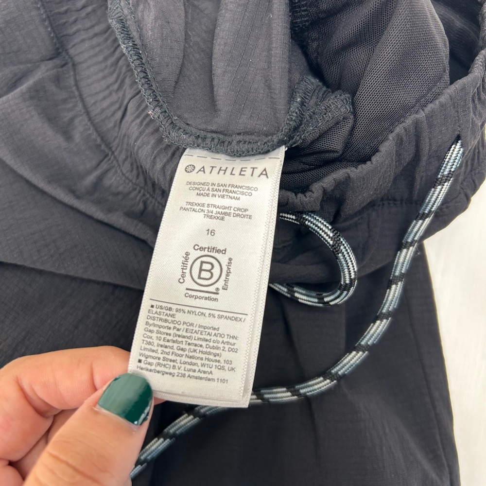 Athleta Trekkie Straight Crop Pants Womens 16 Black Ripstop Hiking Gorpcore - Picture 6 of 8